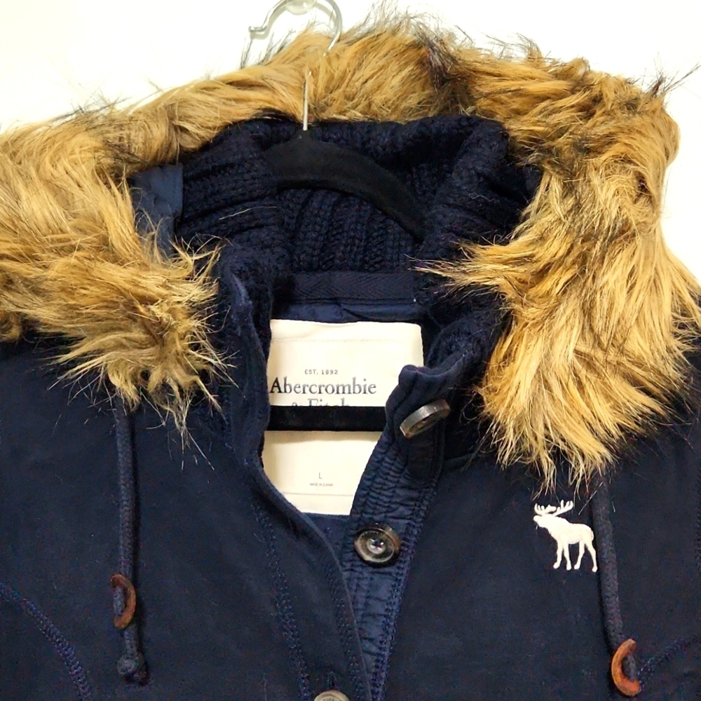 Abercrombie & Fitch Large Navy Blue Jacket With Faux Fur Trim on Hood - Picture 1 of 5